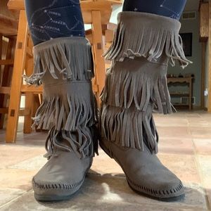 Minnetonka gray flap and fringe leather boots
